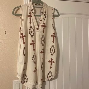 Large cowgirl hardware top. Cream and rust color southwest